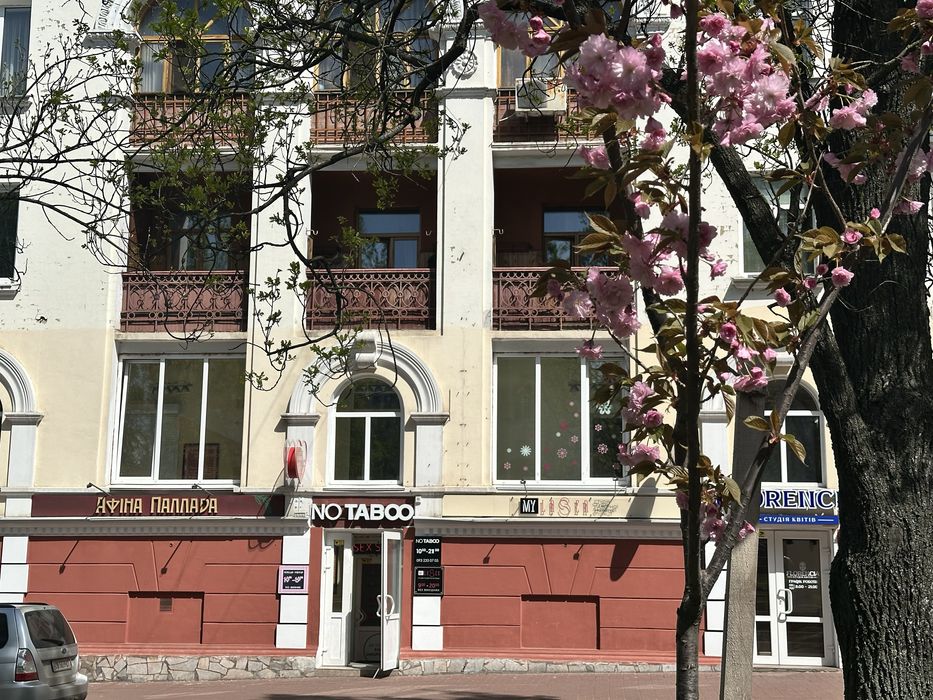 Приміщення для салону краси, центр міста