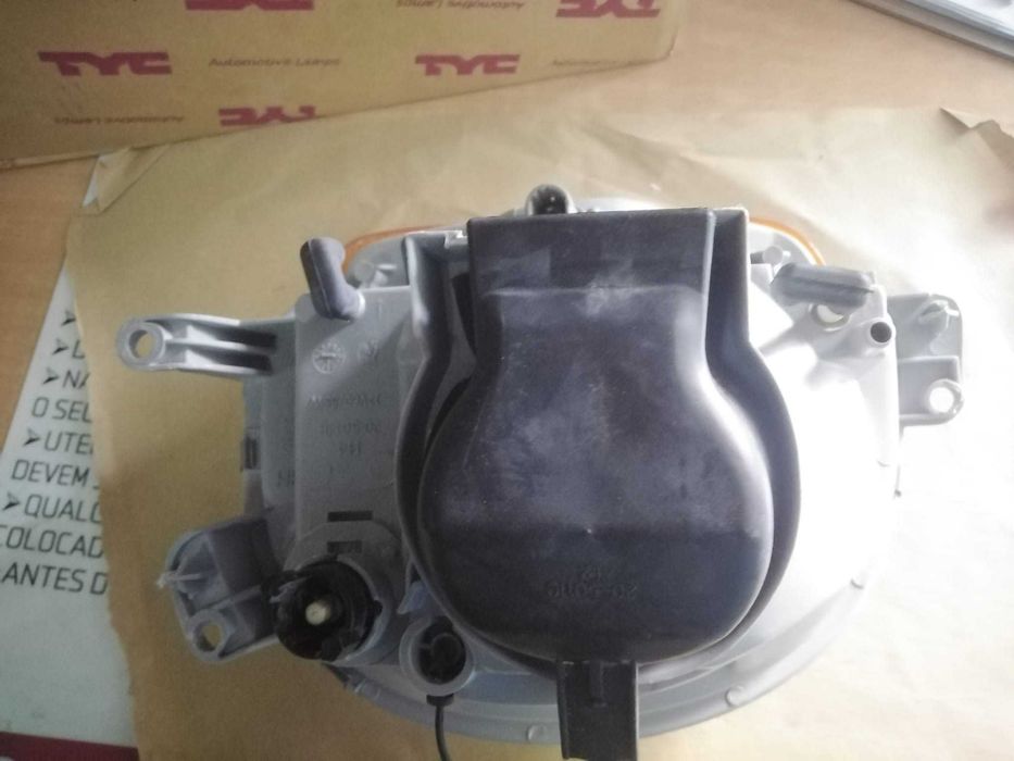 Farol Direito Renault Twingo de 1993 a 1999 Novo