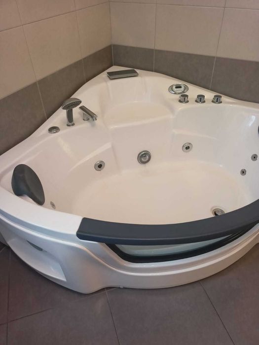Wanna narożnikowa hydromasaż radio
