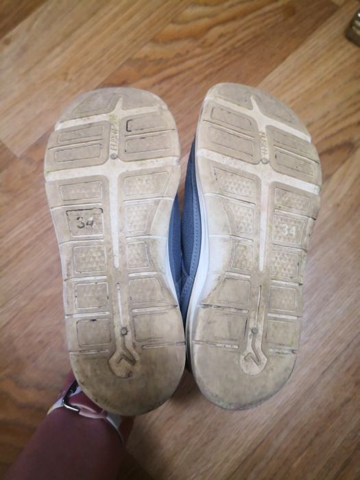 Легкі кросівки 34р.