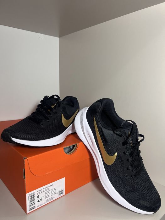 Жіночі оригінальні кросівки Nike