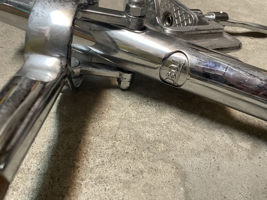 Saca rolhas de mesa com cabo em madeira cromado e dourado