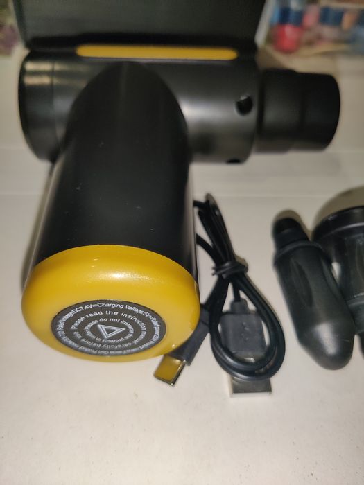 Масажний пістолет