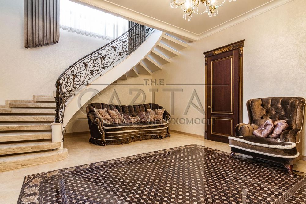 Продажа дома с бомбоубежищем, с. Хотов