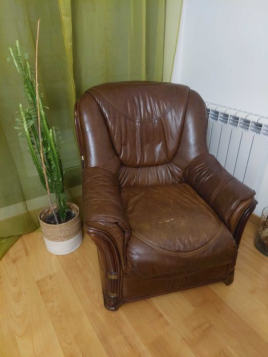 Sofá castanho de pele