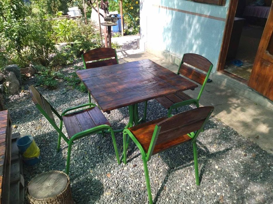 Продам стіл та 4 стільця. Гарний стан 4500