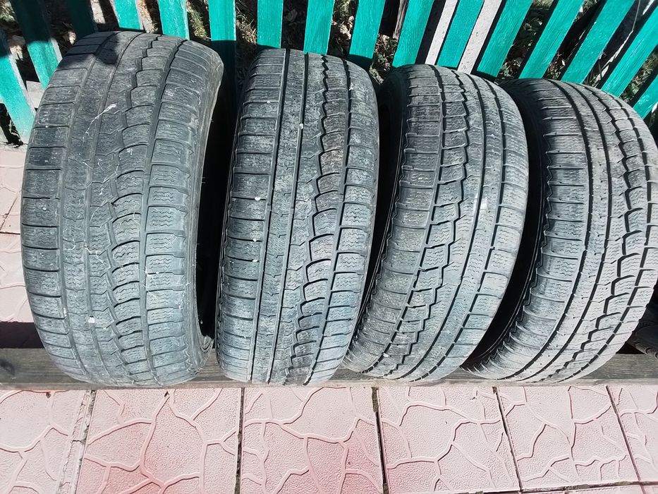 Зимова гума 205/55/16 гарний стан