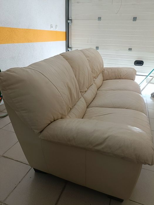 Sofá bege 3 lugares