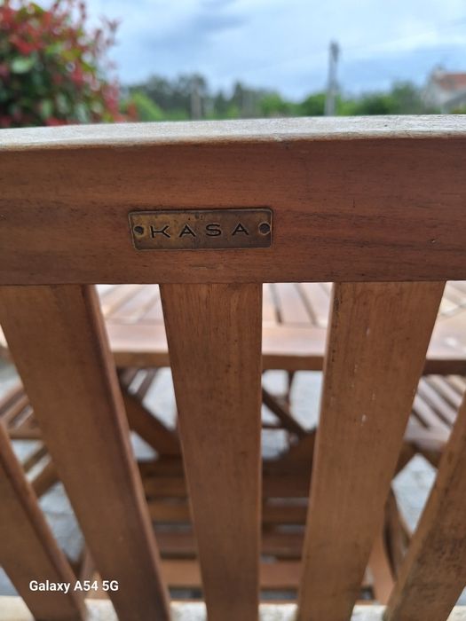 Conjunto de refeição em madeira com 4 cadeiras da marca kasa