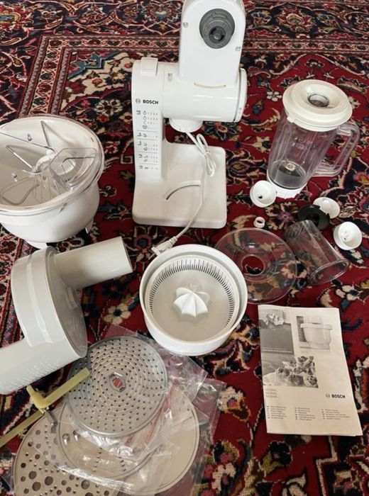 Bosch MUM 4405 Кухонный комбайн  с принадлежностями