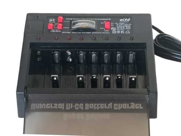 Ładowarka ELTA Super Deluxe Universal Ni-Cd z Testerem Baterii