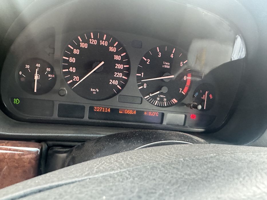 Bmw E38 4.4 МКПП 6-ти ступка