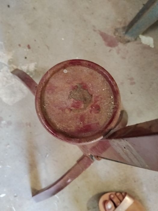 Vindima - Máquina manual de colocar rolhas (arrolhador de chão) para garrafas de vinho.