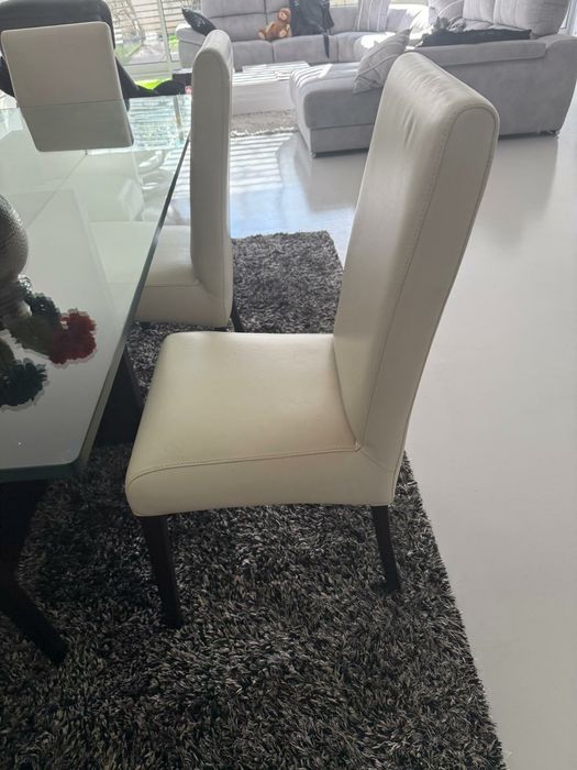Mesa de vidro + 6 cadeiras de pele natural