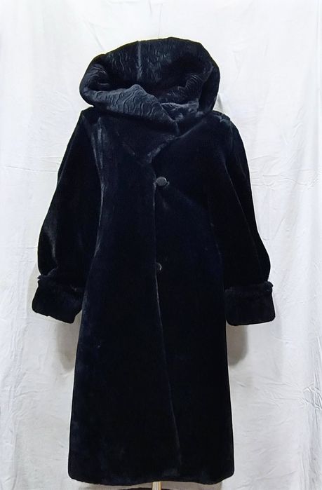 Шуба мутонова довга з капюшоном