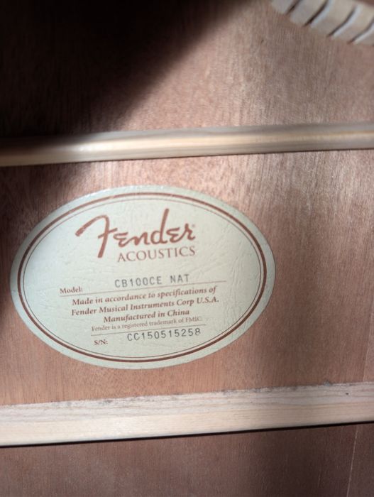 Gitara basowa elektroakustyczna Fender CB100CE + gratisy