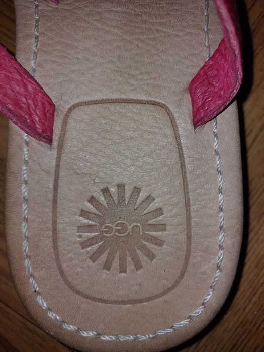 Шкіряні фірмові шльопанці Ugg