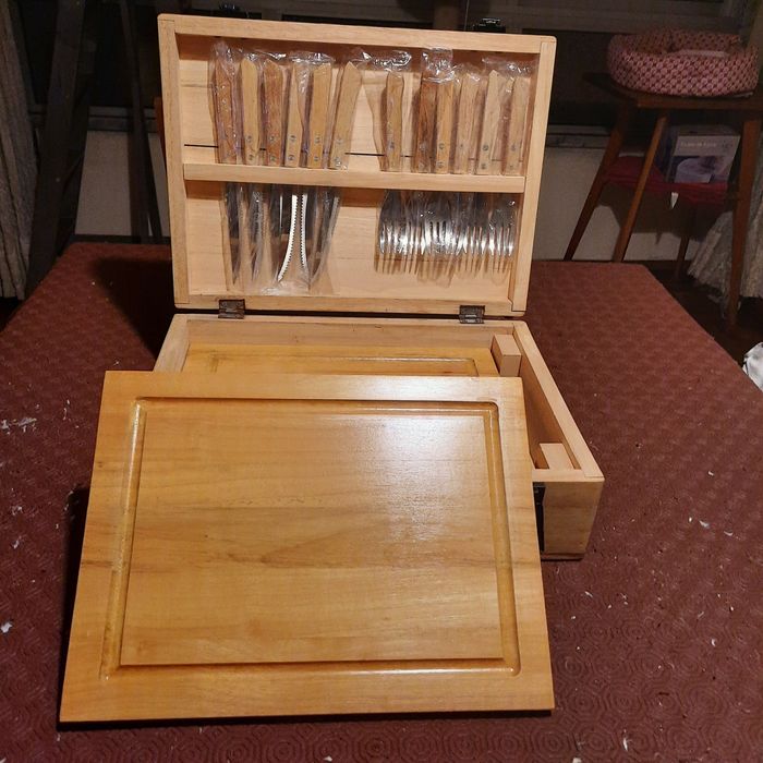 Tábuas e talheres para grelhados