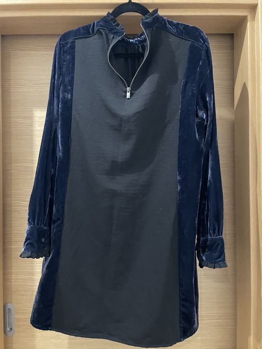 Vestido preto e veludo azul