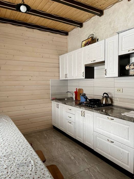 Оренда в Карпатах Котеджів .ВІЛЬНО НА НОВОРІЧНІ.Басейн, чани, сауна.