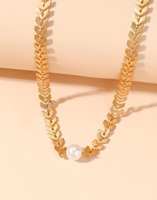 Elegancki Złoty Naszyjnik Choker z Perłą - Modny Wzór Herringbone