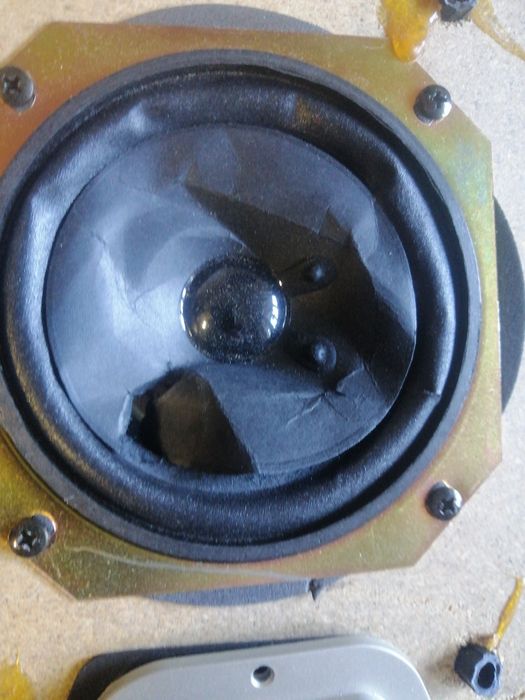 Колонки разломанные корпуса