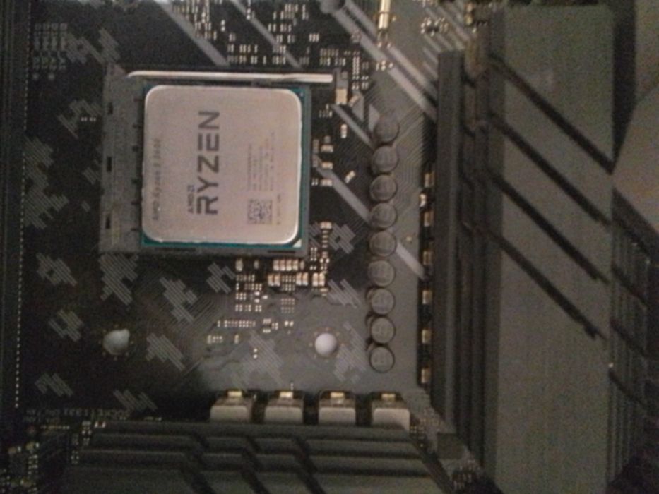 Asus  tuf gaming B 450 + R5 2600.