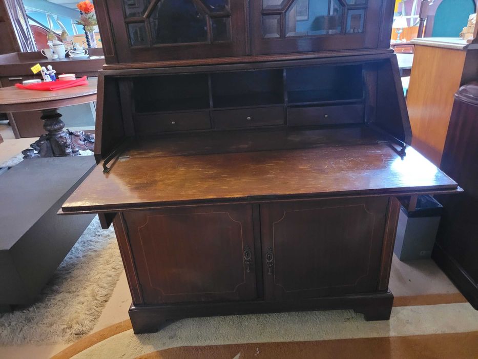 Escrivaninha em madeira estilo D. Maria, com alçado - Bom