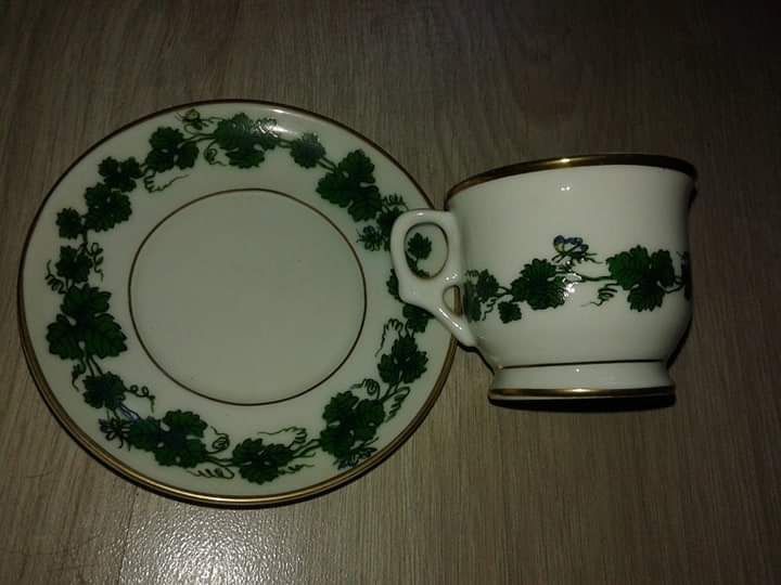 Chávenas de café em porcelana