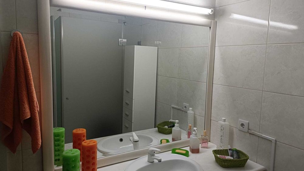 Conjunto WC: móvel + lavatório + espelho