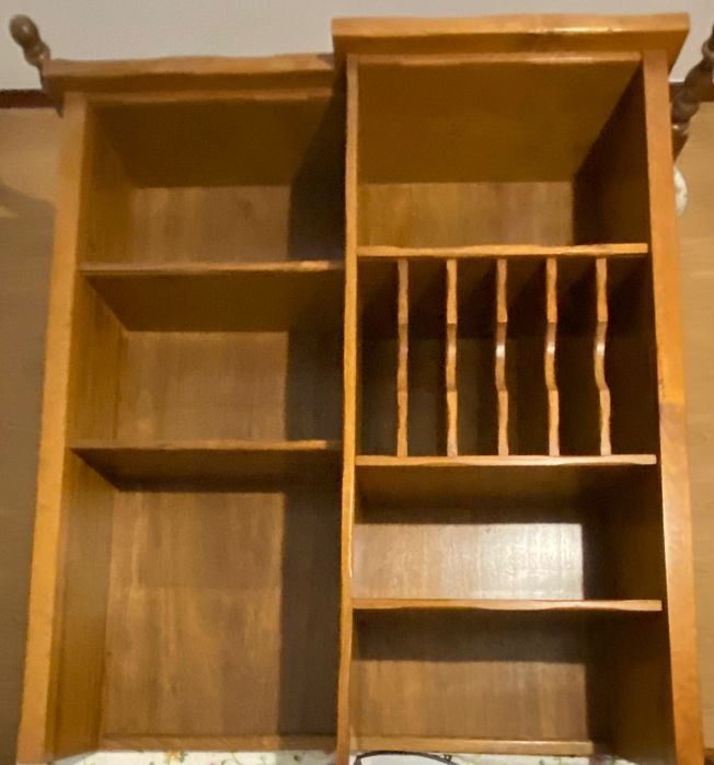 Vendo Secretária e estante - madeira