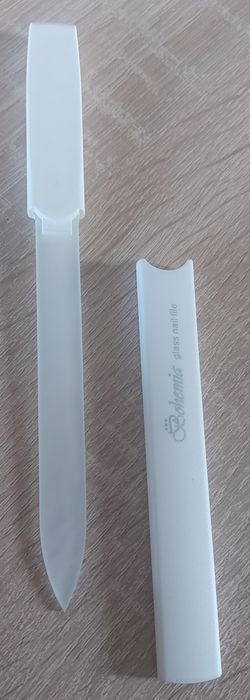 PILNIK SZKLANY w etui białym 14cm dwustronny szkło hartowane

BOHEMIA