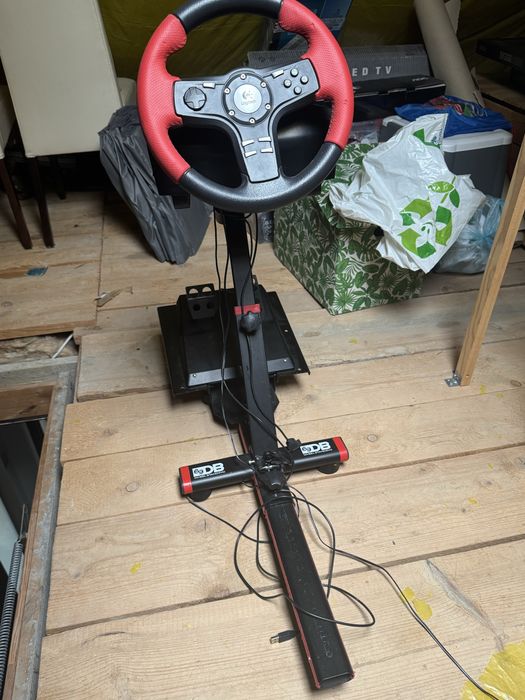 Kieronica logitech z pedalami i stojak 69DB - Wheel Stand Evo