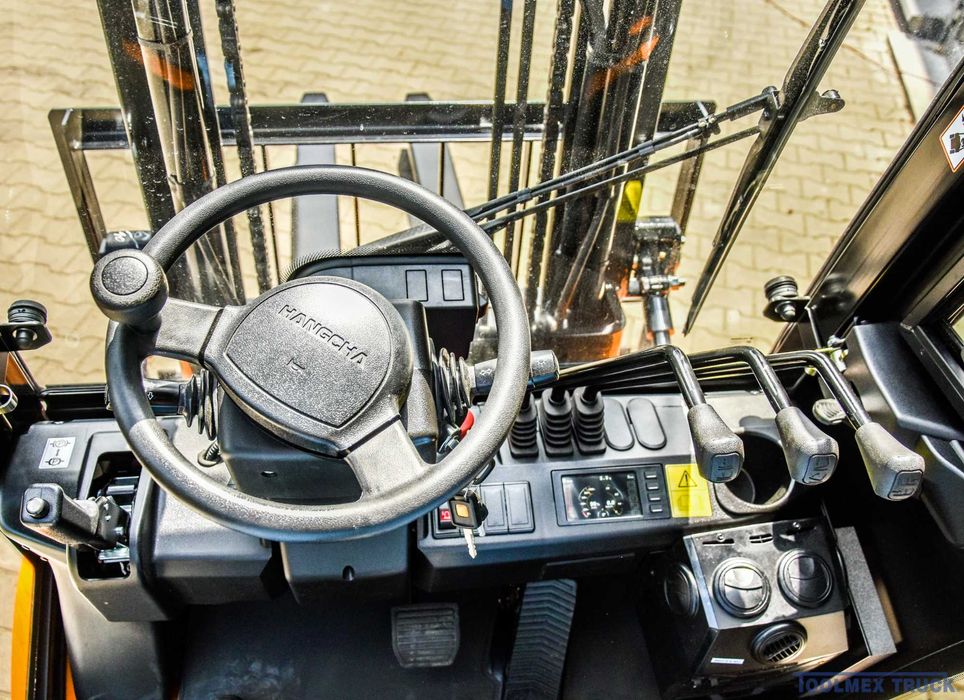 Elektryczny wózek widłowy Hangcha CPD25-XEY2-SI + Kabina