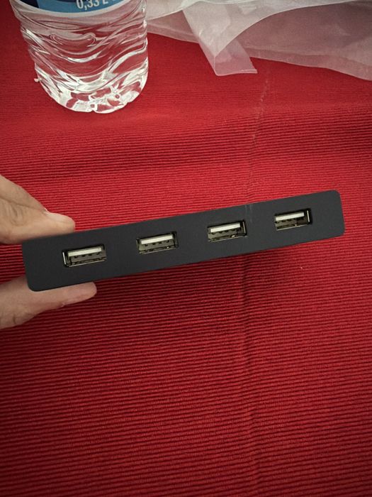 USB 2 in 4 out switch