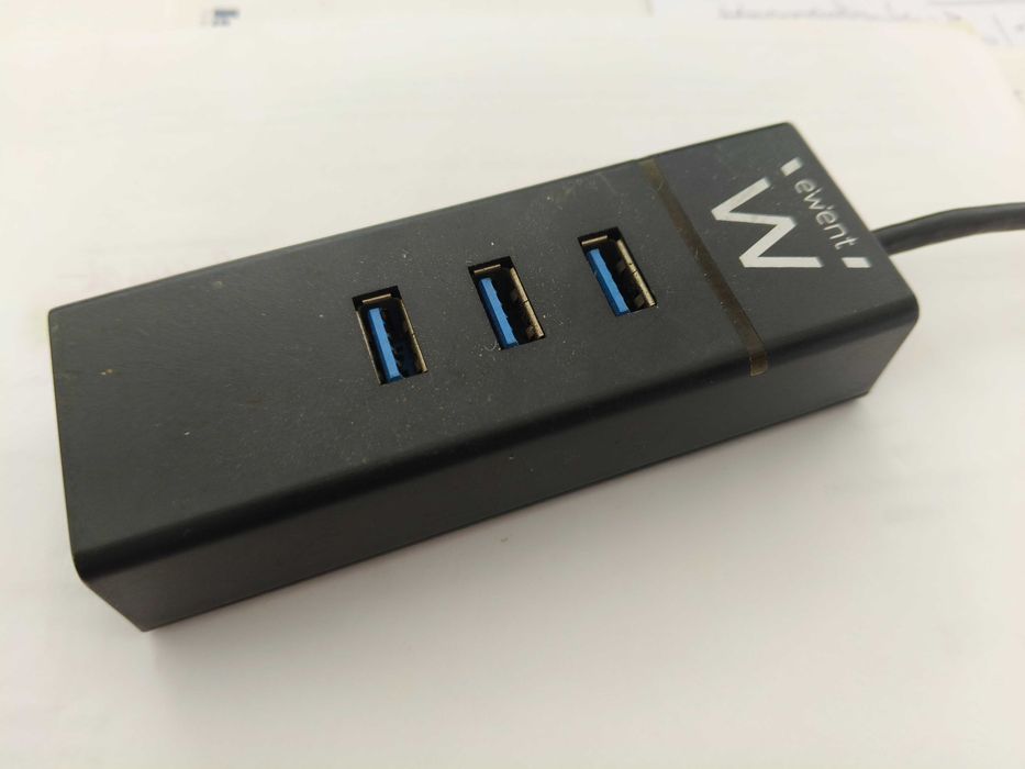 Hub USB-C novo com 3 portas USB e ligação à rede Ethernet