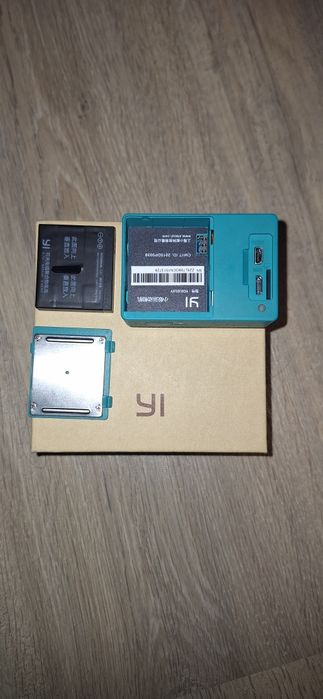 екшн-камера YI green