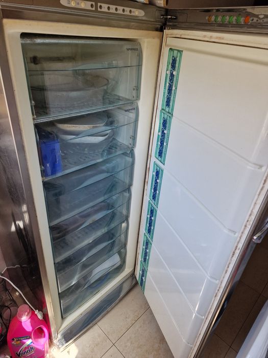 Arca congeladora Ariston, 6 gavetas, pouco usada