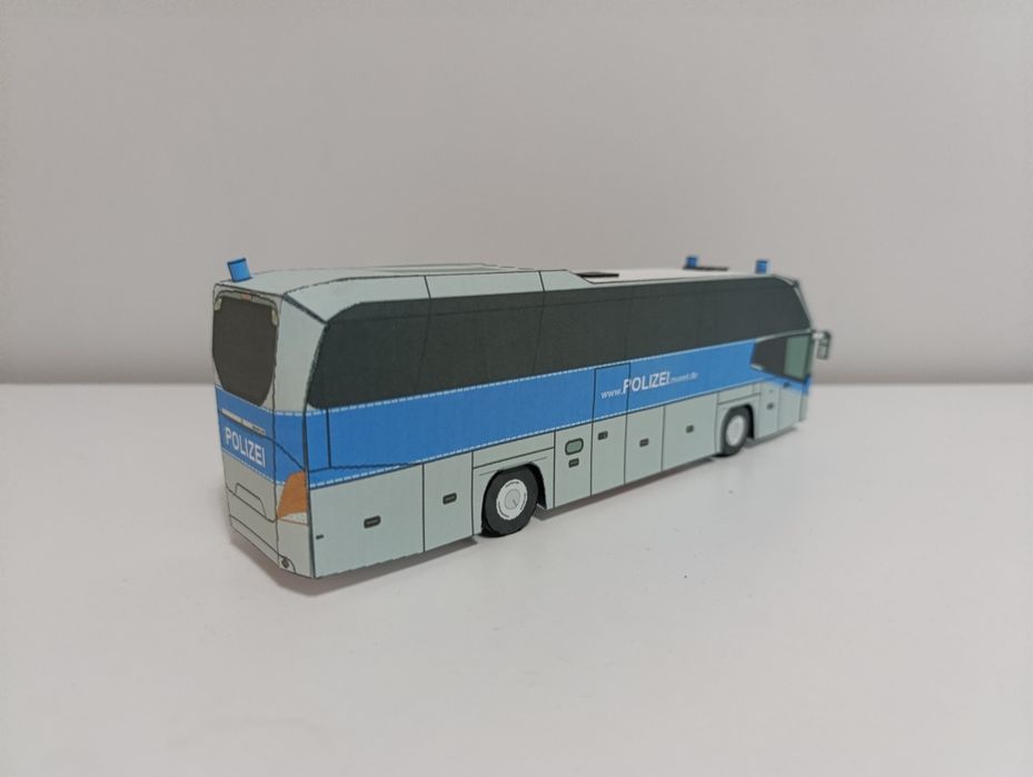 autobus turystyczny Neoplan policja milicja  tag ciężarówka zabawka tr