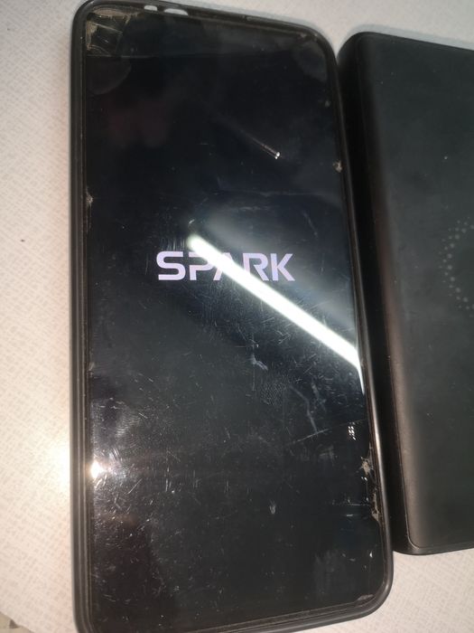 Смартфон Honor X8C 8/256, Tecno Spark 5 Pro 4/128 рабочие