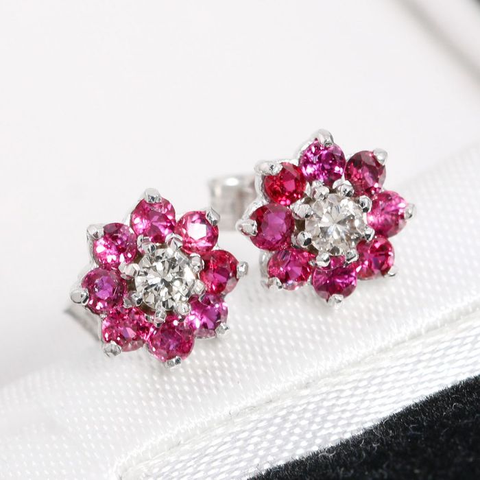 Złote kolczyki z brylantami 0.14ct VS i rubinami białe złoto 18K