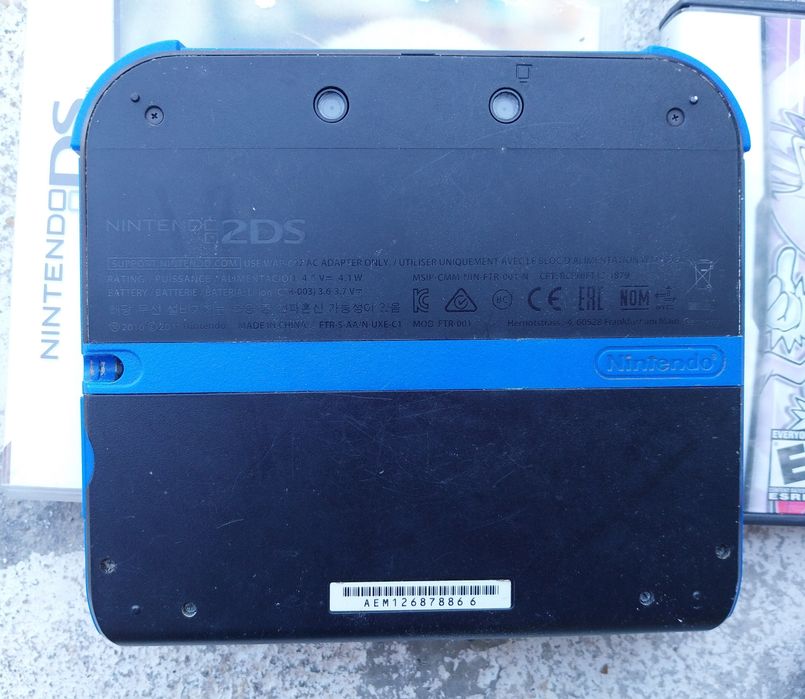 Nintendo 2 DS + 15 jogos, carregador e capa.