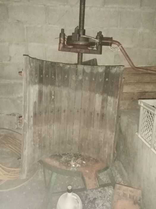 Prensa manual quase nova