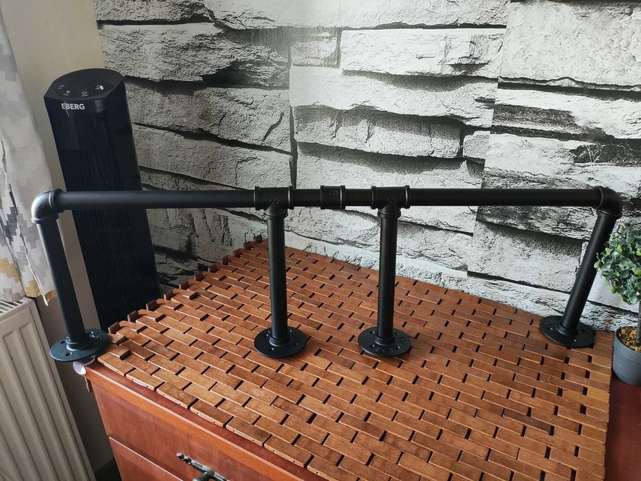 Wieszak Czarny ścienny na ścianę wiszący metalowy Uchwyt industrialny Loft Rura drążek