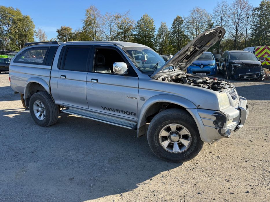 L200 4x4 пікап Англієць