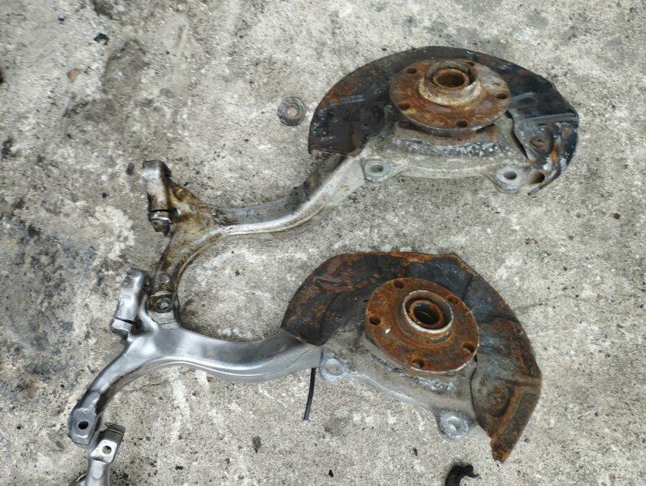 Audi a4 b6 b7 zwrotnica lewa lub prawa bez wahaczy oryginał sztuka