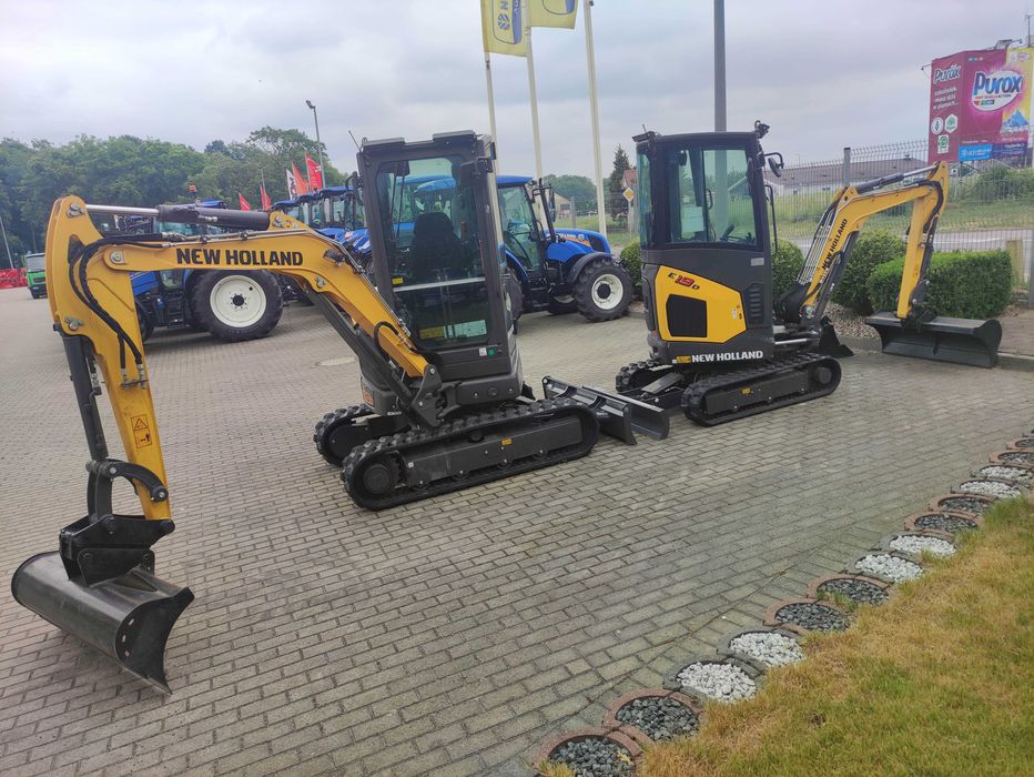 Minikoparka New Holland E25D