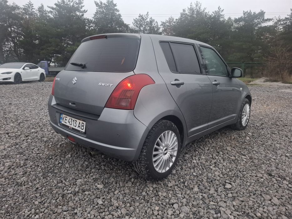 Гарне авто на автоматі