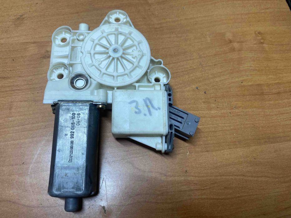 Задний левий мотор склоподемника для Toyota Avensis T25