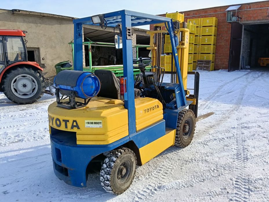 Wózek widłowy Toyota 2,5T